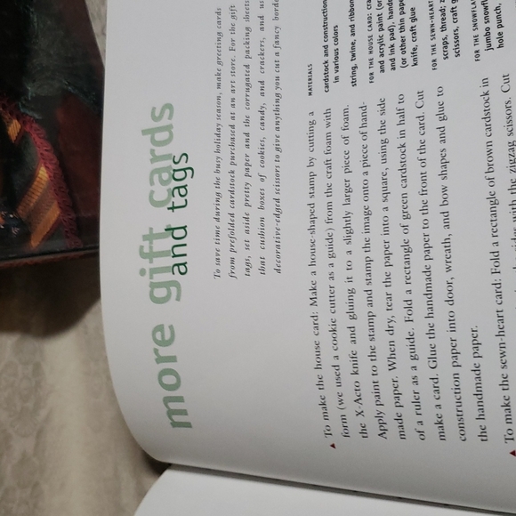 Holiday Books 💥 - Picture 4 of 7